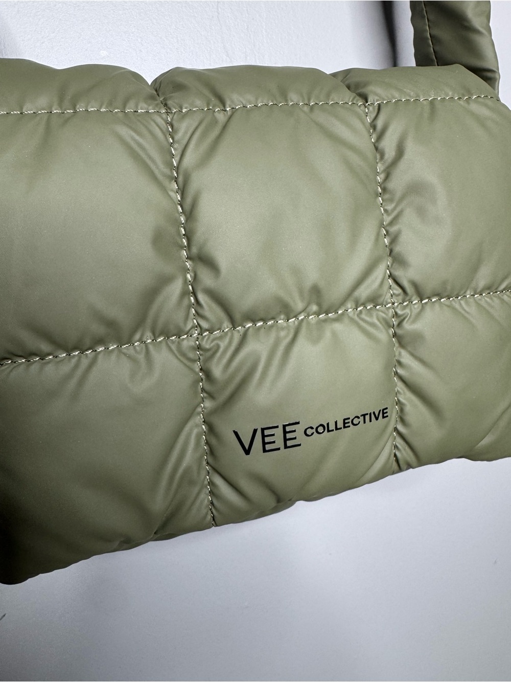Vee Collective Porter Messenger Bag in green padded nylon boho Lagenlook casual - Picture 4 of 11